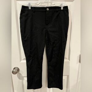 Chico’s Black Cropped Pant Size 1 (US Medium / 8-10)